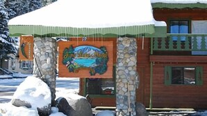 A wooden building with a sign that reads "June Lake Motel." - June Lake Motel (June Lake)