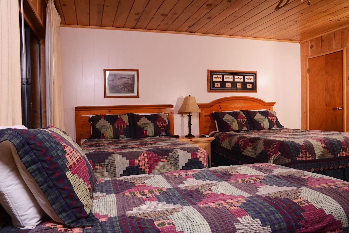 Ropa de cama de alta calidad y escritorio