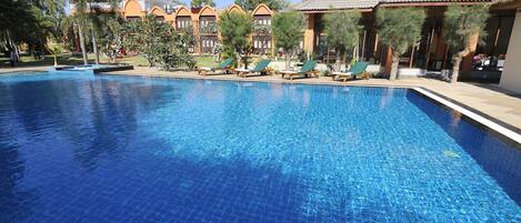 Kolam renang outdoor