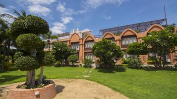 Superior Room | Minibar, in-room safe, desk, blackout drapes