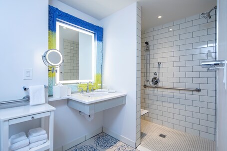 Universal's Loews Sapphire Falls Resort - Image 37