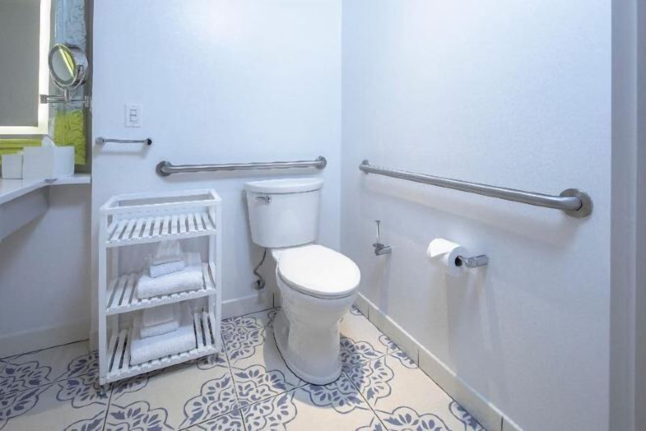 Bathroom | Combined shower/tub, designer toiletries, hair dryer, towels