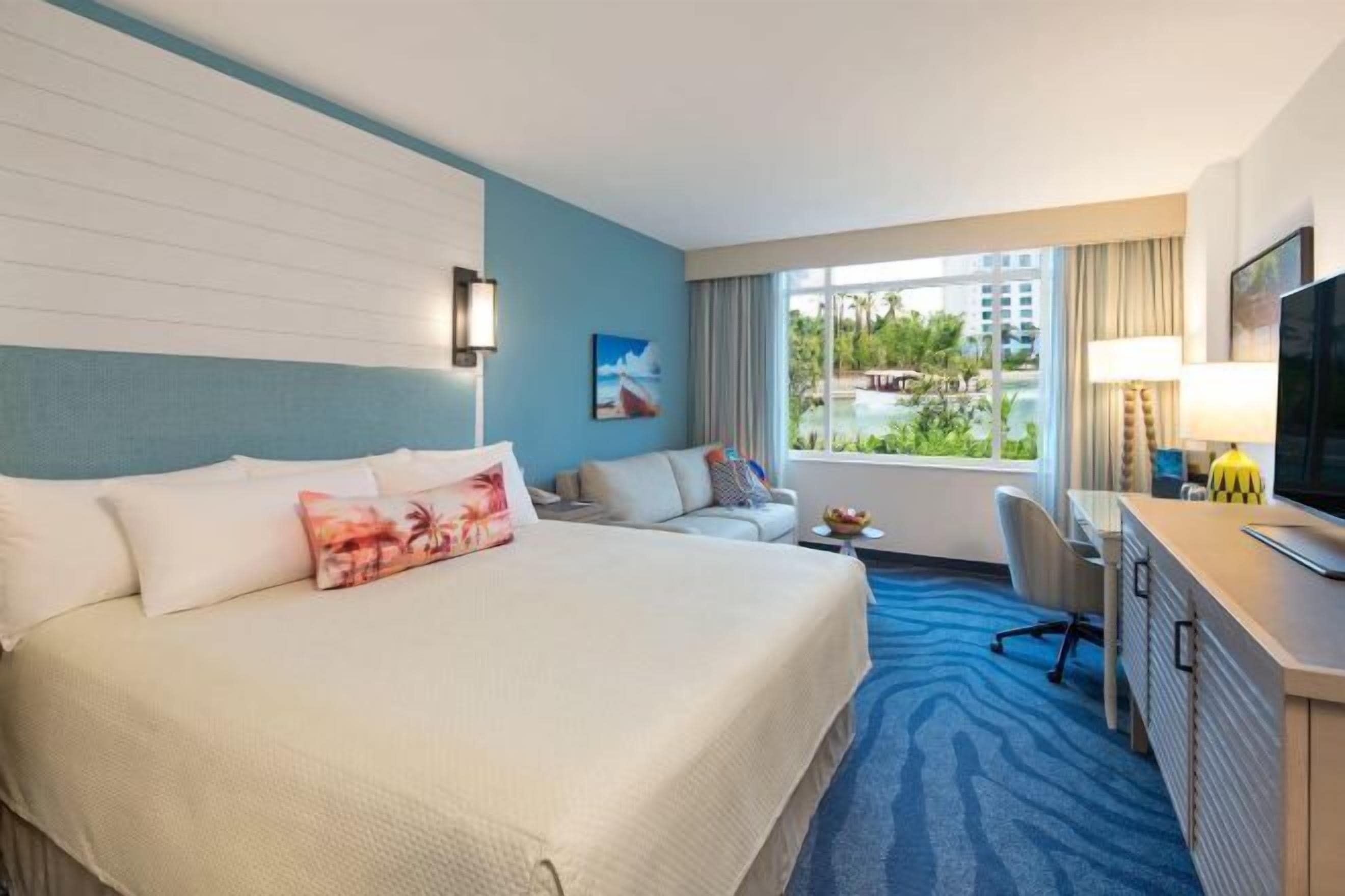 Ropa de cama de alta calidad, caja fuerte, escritorio