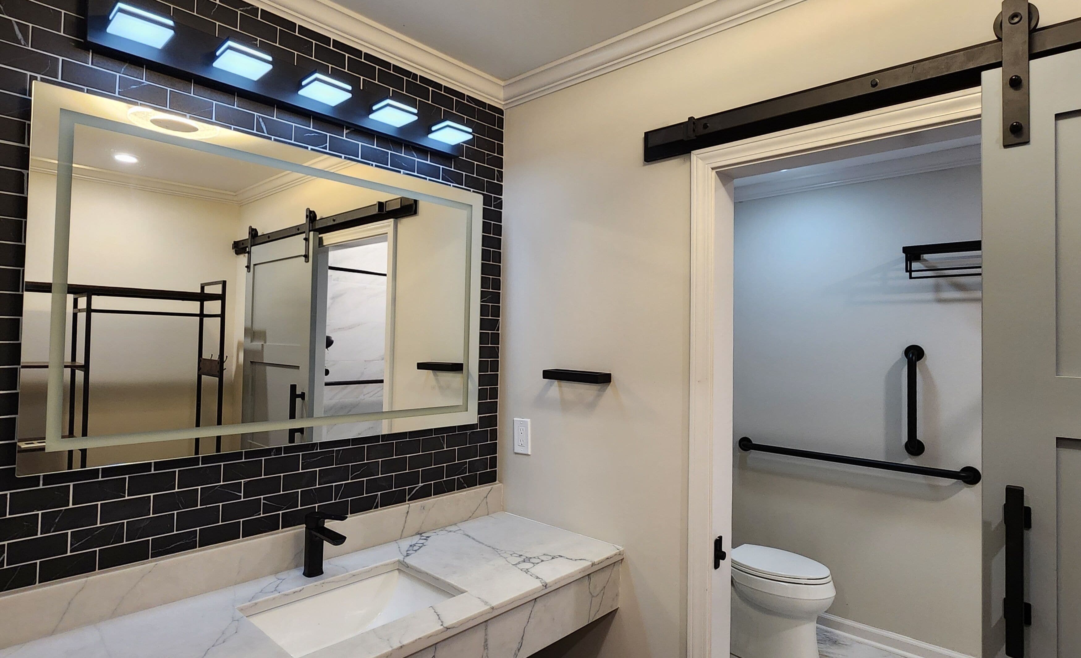 premium room, 1 king bed, fireplace | bathroom | free toiletries, hair dryer, towels