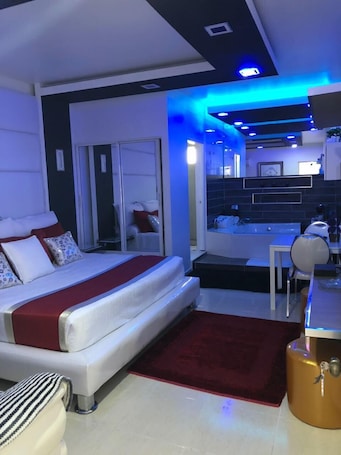 Suite, Jetted Tub | Premium bedding, in-room safe, individually decorated