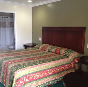 Habitación estándar, 1 cama King size, para no fumadores | Escritorio, tabla de planchar con plancha, wifi gratis y ropa de cama