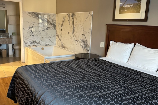 Phòng Deluxe, bồn tắm thủy lực | Bàn, bàn ủi/dụng cụ ủi quần áo, truy cập Internet không dây miễn phí