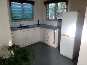 Bangalô família, 1 quarto, vista para o mar | Cozinha privada
