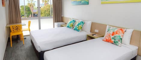 Economy Queen & Single - Shared Facilities | Desk, free WiFi, bed sheets