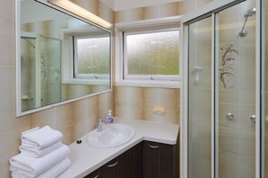 One Bedroom Apartment | Desk, free WiFi, bed sheets - Palm Beach Hotel (Palm Beach)