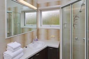 Apartamento, 1 habitación | Escritorio, wifi gratis, ropa de cama