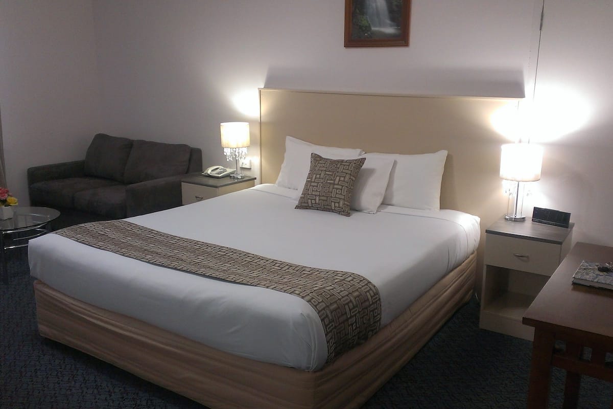 Executive Oda, 1 Büyük (Queen) Boy Yatak | 1 yatak odası, masa, ütü/ütü masası, beşik/çocuk yatağı