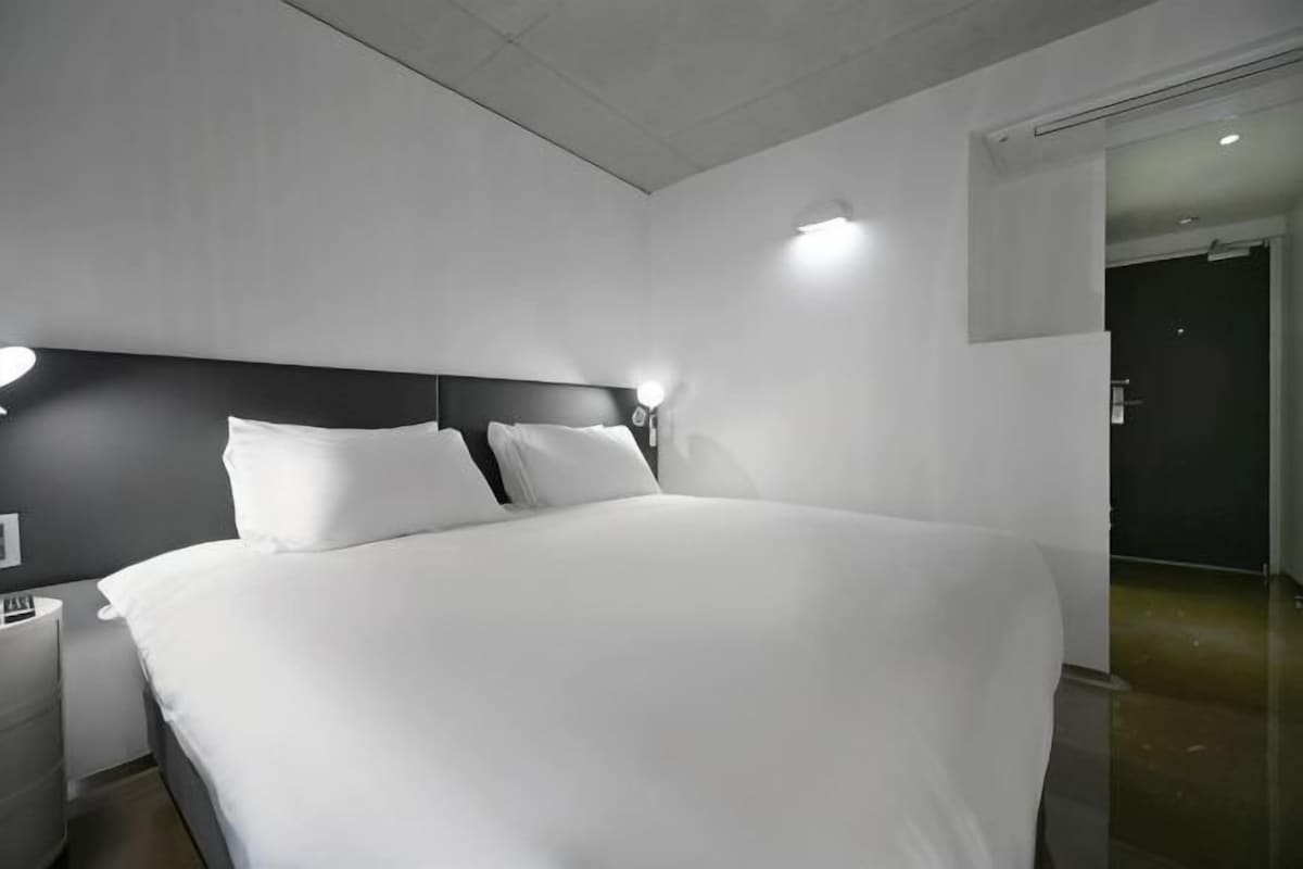Premium bedding, down comforters, pillowtop beds, in-room safe