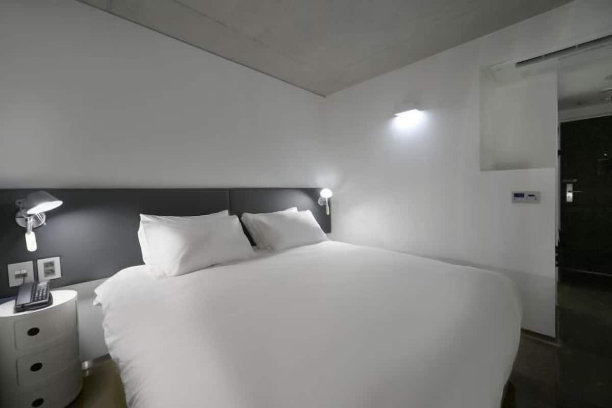 1 bedroom, premium bedding, down duvets, pillow-top beds