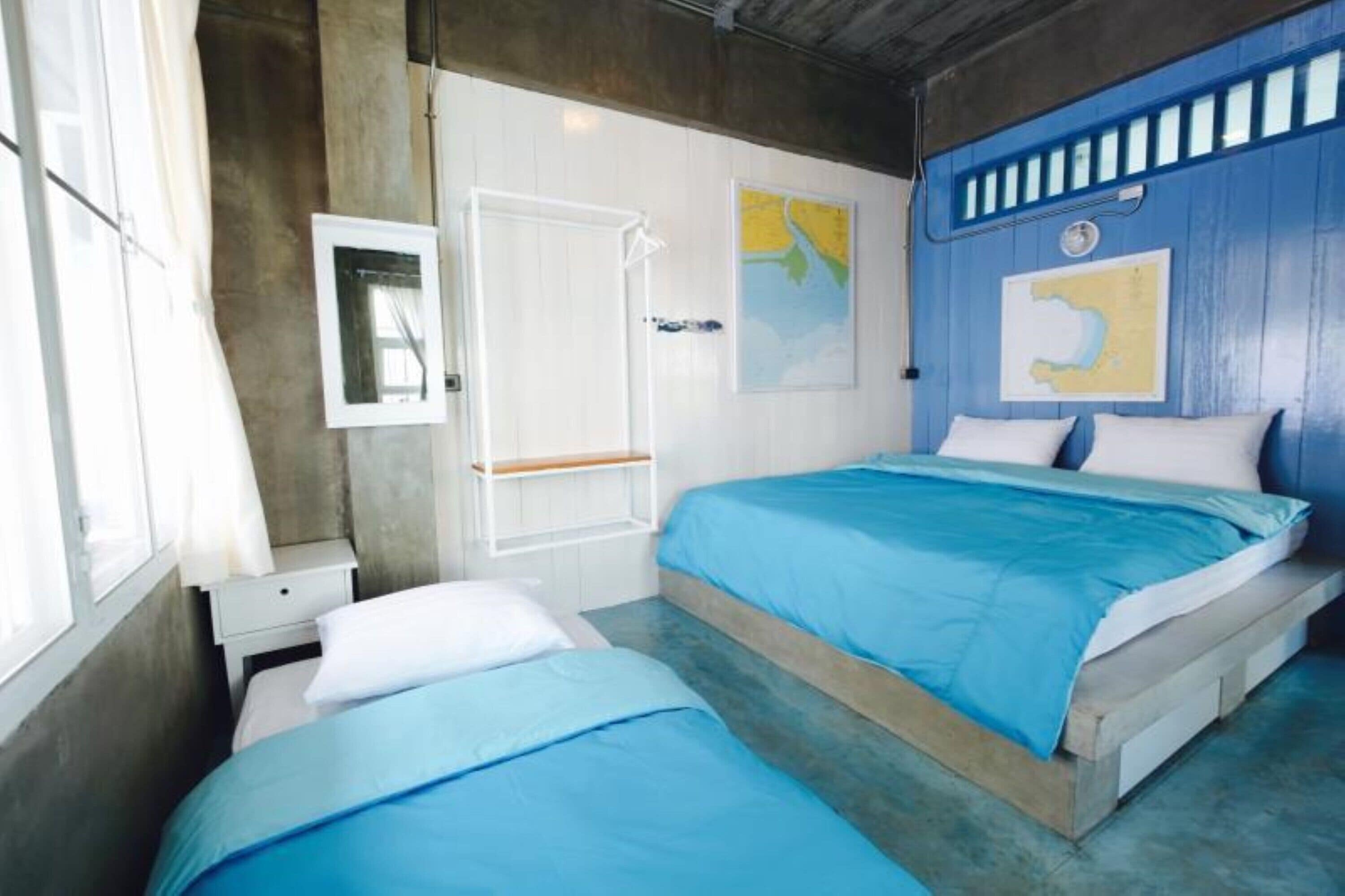 triple room (air condition) | in-room safe, desk, free wifi, bed sheets