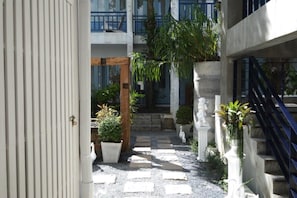 Courtyard - Chanchalay Hip Hostel (Krabi)