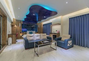 Deluxe Double Room | Desk, soundproofing, free WiFi, bed sheets