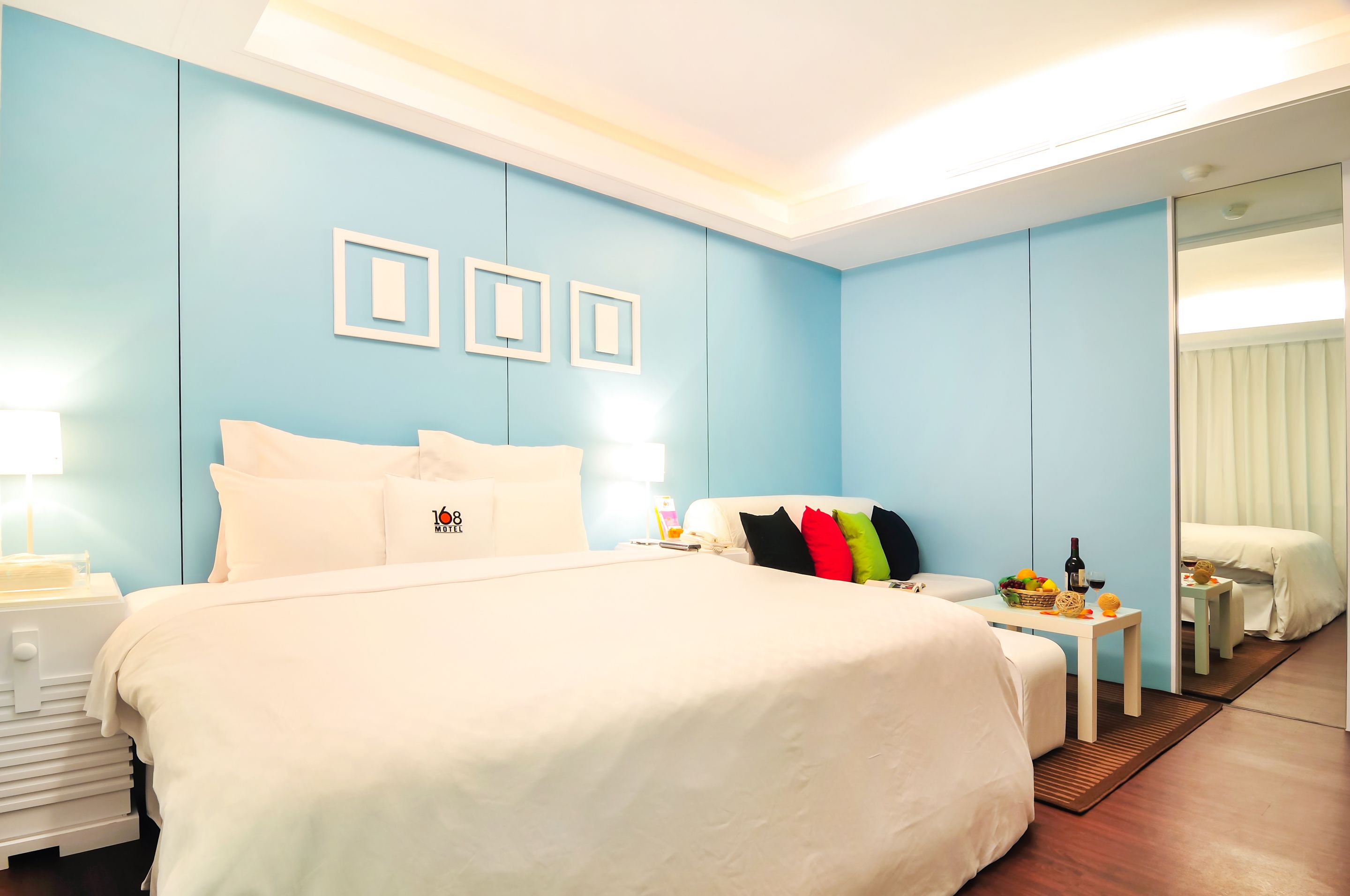 exclusive double room | free minibar, individually decorated, desk, blackout curtains