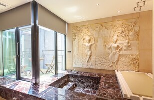 Bañera y ducha independientes, bañera de hidromasaje, secador de pelo