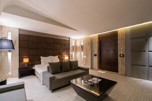 Decoración personalizada, muebles diferentes y escritorio 