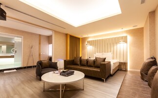 Decoración personalizada, muebles diferentes y escritorio 