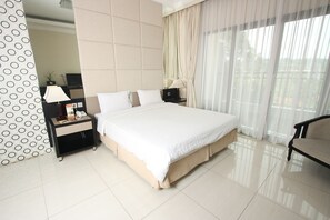 Deluxe Studio, Mountain View | In-room safe, desk, iron/ironing board, rollaway beds - Grand Ussu Hotel & Convention (Cisarua)
