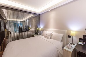 Premium bedding, desk, soundproofing, free WiFi - I Hotel (Taoyuan City)