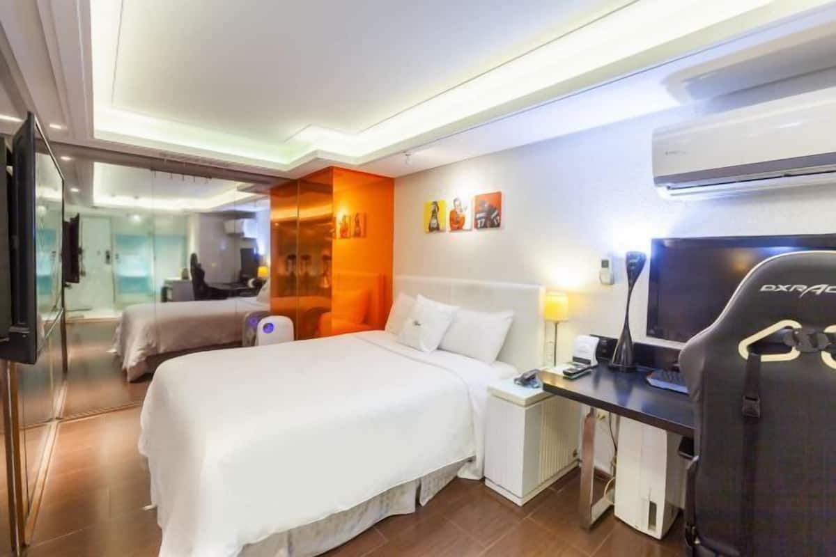 Ropa de cama de alta calidad, escritorio, insonorización y wifi gratis