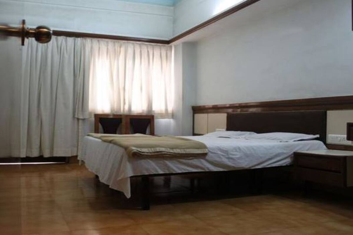 Habitación ejecutiva | Ropa de cama de alta calidad y escritorio