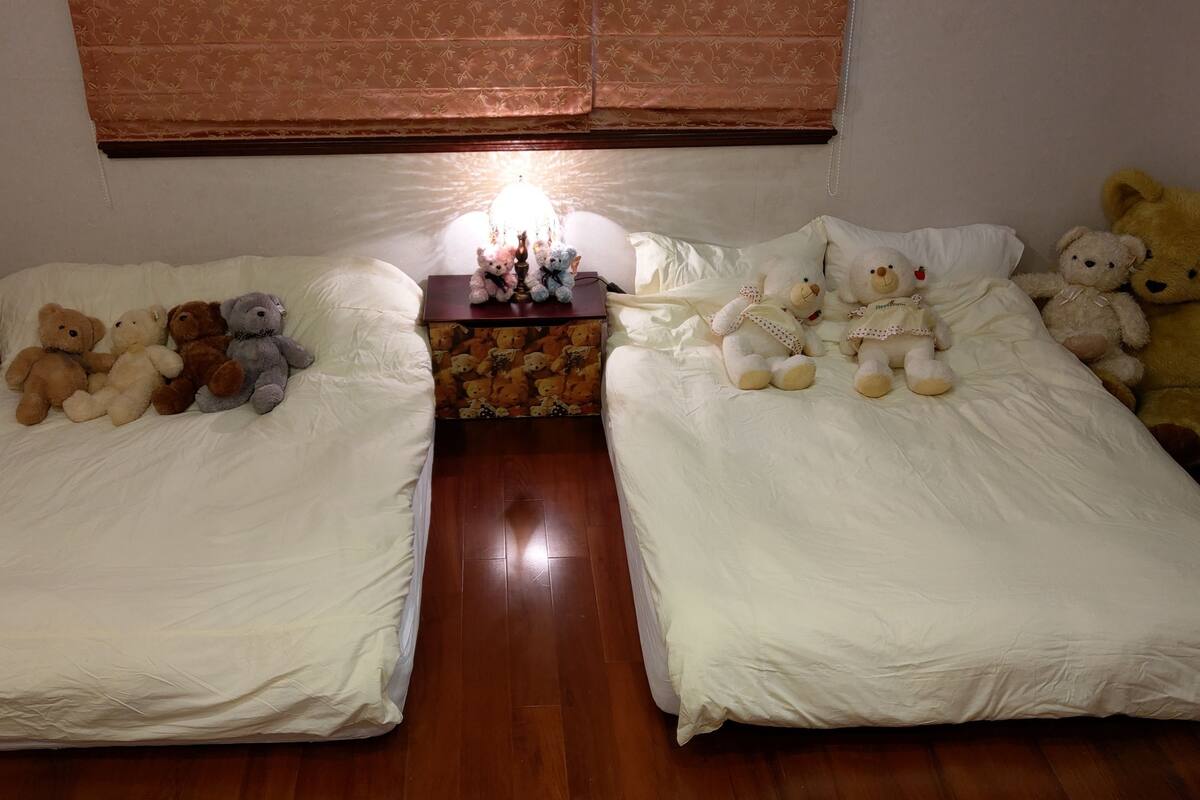 Signature-Vierbettzimmer, 2 Doppelbetten, Gemeinschaftsbad, Blick auf den Innenhof