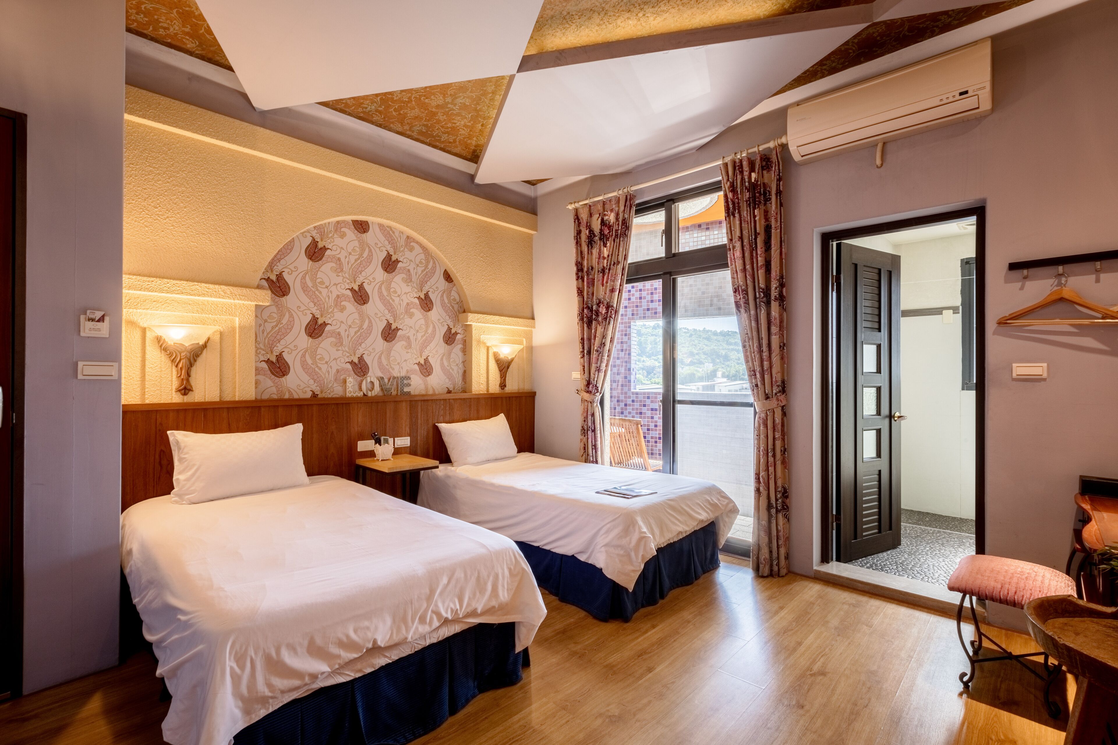 deluxe twin room, 2 single beds | 1 bedroom, egyptian cotton sheets, premium bedding, down duvets