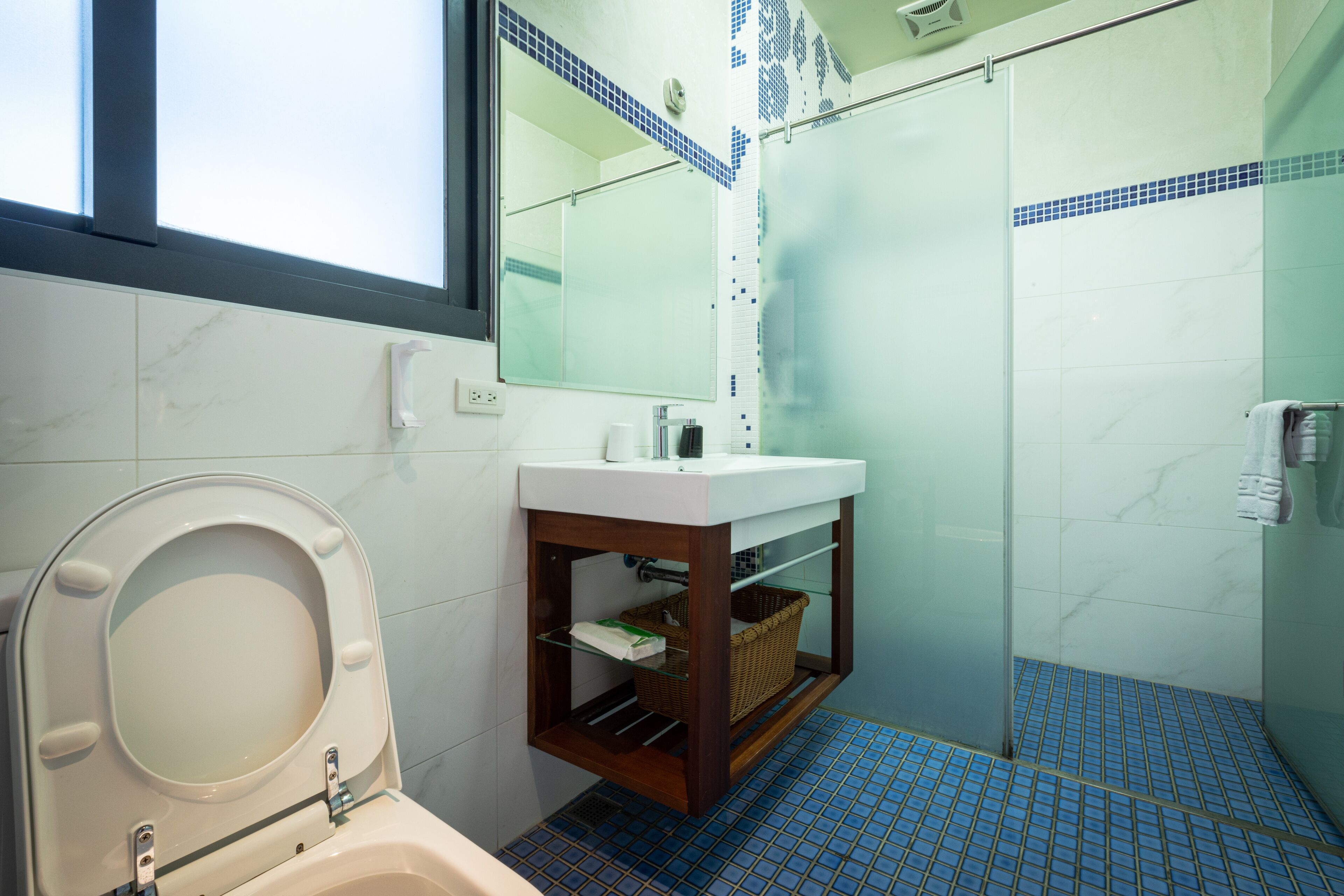 standard room, 1 bedroom | bathroom | shower, rainfall showerhead, free toiletries, hair dryer