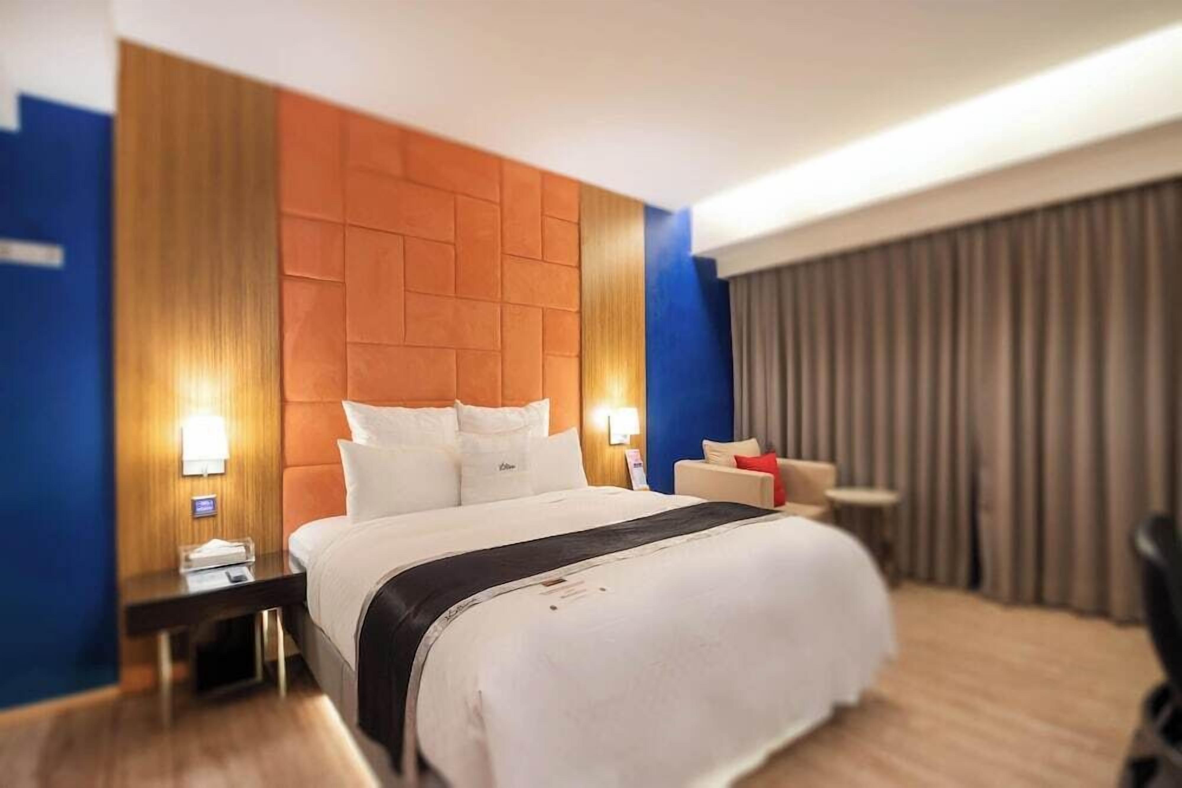 Luxe beddengoed, een minibar, een bureau, gratis wifi