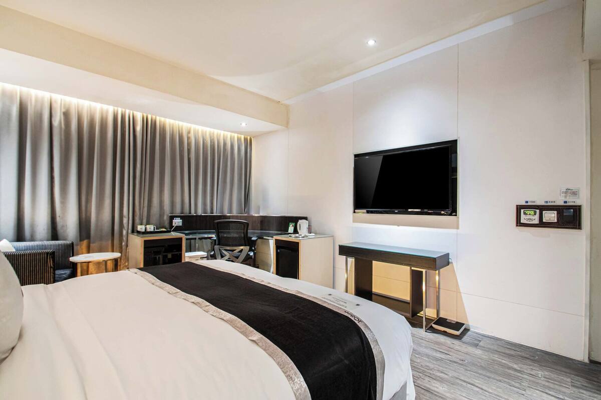 Luxe beddengoed, een minibar, een bureau, gratis wifi