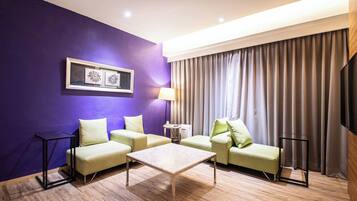 Deluxe Quadruple Room | Premium bedding, minibar, desk, free WiFi