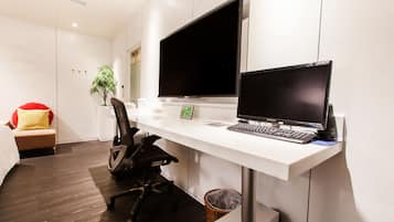 Classic Quadruple Room | Premium bedding, minibar, desk, free WiFi