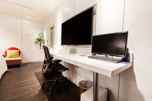 Habitación cuádruple clásica | Ropa de cama de alta calidad, minibar, escritorio y wifi gratis