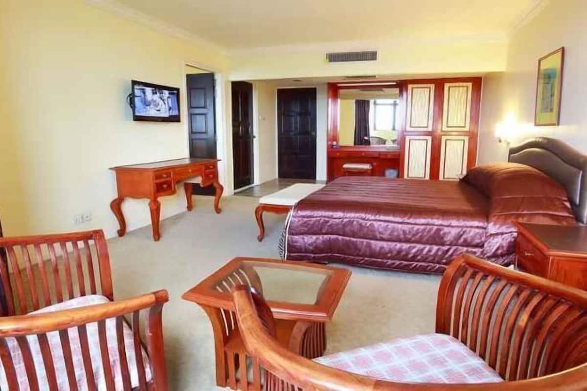 Desk, iron/ironing board, free WiFi, bed sheets