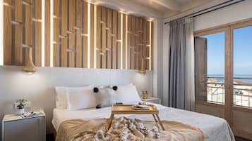 Untuvapeitot, tallelokero huoneessa, työpöytä