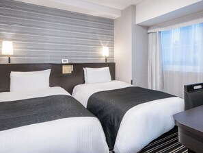 Premium bedding, down duvets, desk, laptop workspace - APA Hotel Shinjuku Kabukicho Tower (Tokyo)
