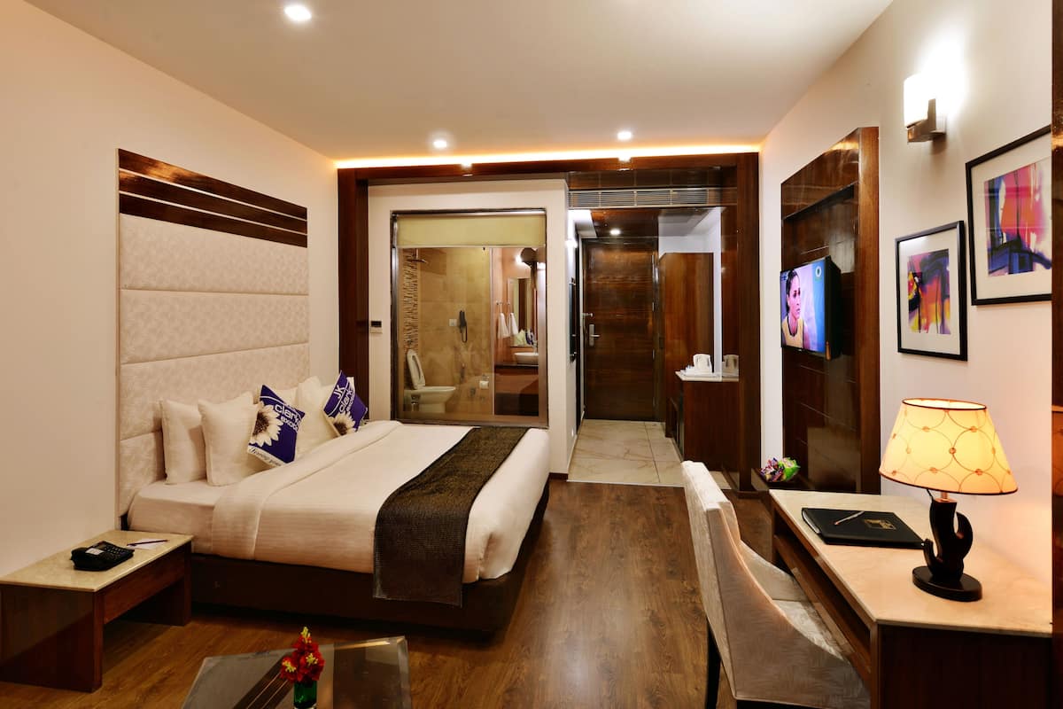 1 bedroom, premium bedding, minibar, in-room safe