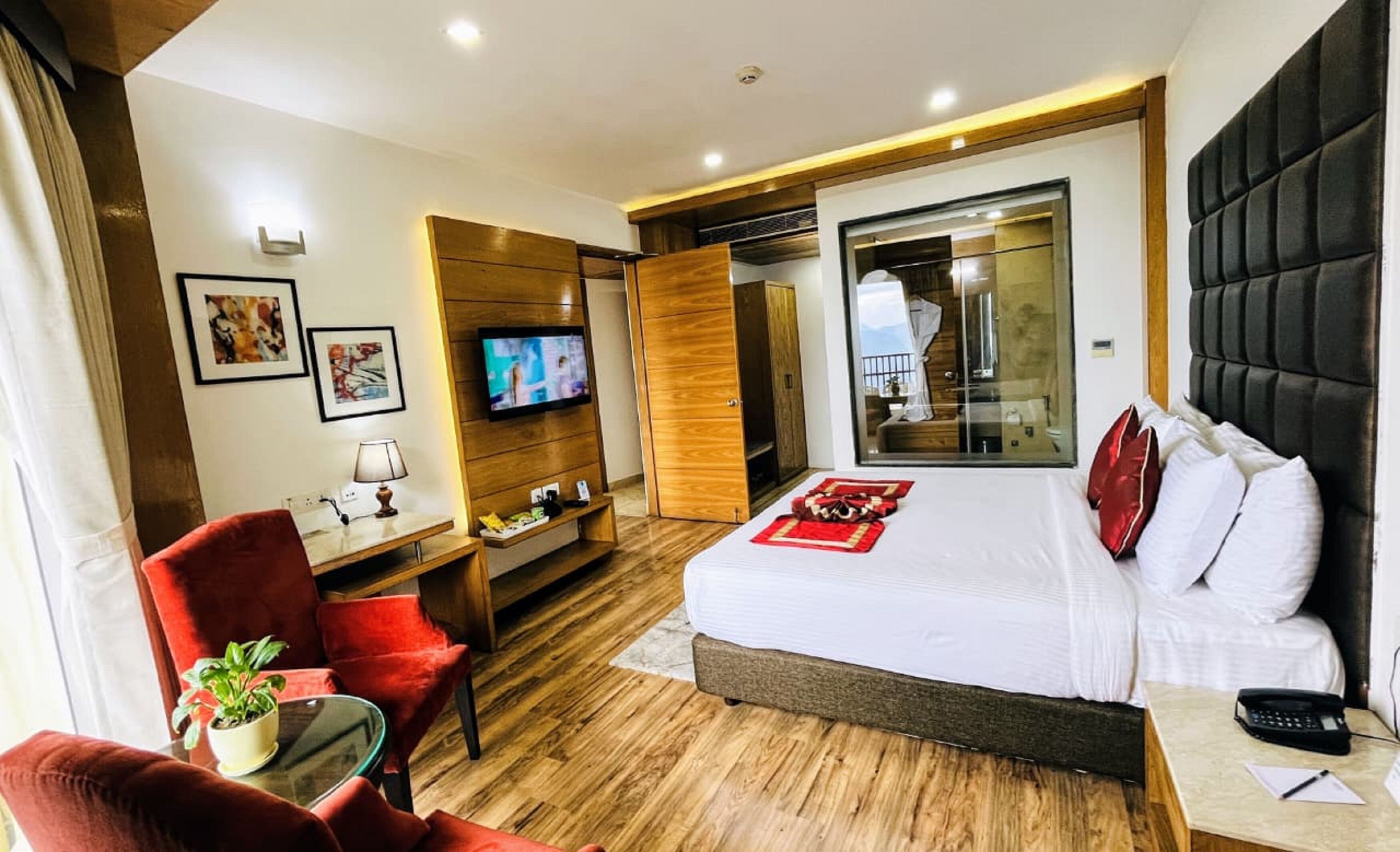 Habitación, balcón (Room) | Ropa de cama de alta calidad y minibar 