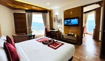 Suite Room Mountain View with Balcony | Premium bedding, minibar, in-room safe, desk