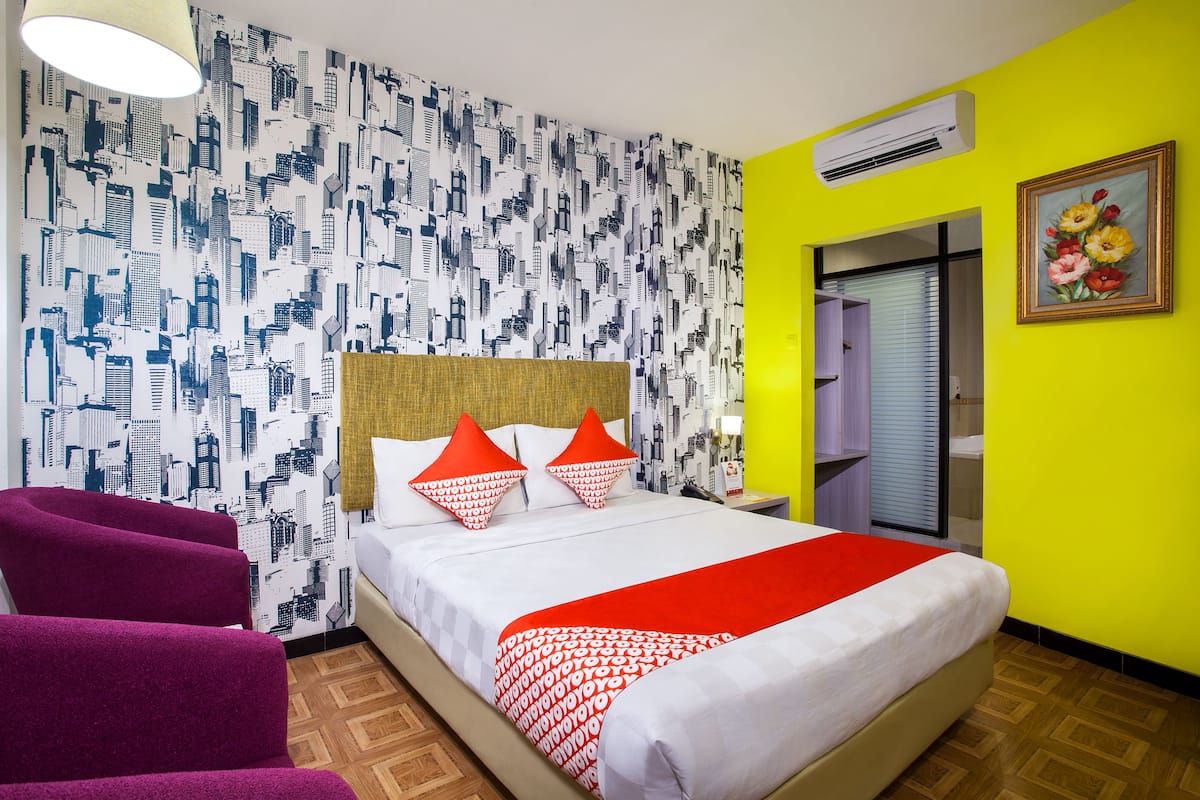 Deluxe Suite | Premium bedding, desk, free WiFi, bed sheets