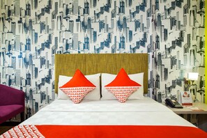 Deluxe Suite | Premium bedding, desk, free WiFi, bed sheets - Belvena Hotel (Jakarta)