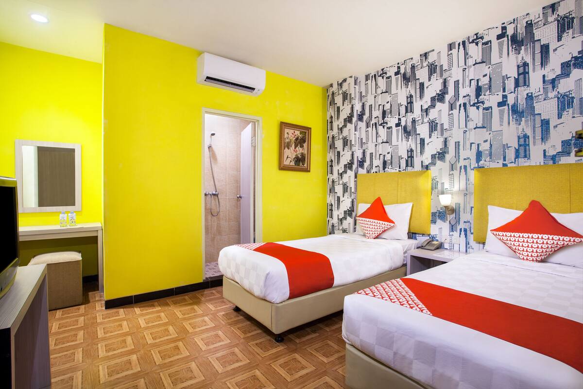 Deluxe Twin Room | Premium bedding, desk, WiFi (free), bed sheets