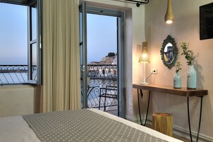 Deluxe room with Sea View and Balcony | Útsýni úr herberginu