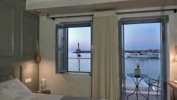 Deluxe room with Sea View and Balcony | Down comforters, pillowtop beds, in-room safe, soundproofing