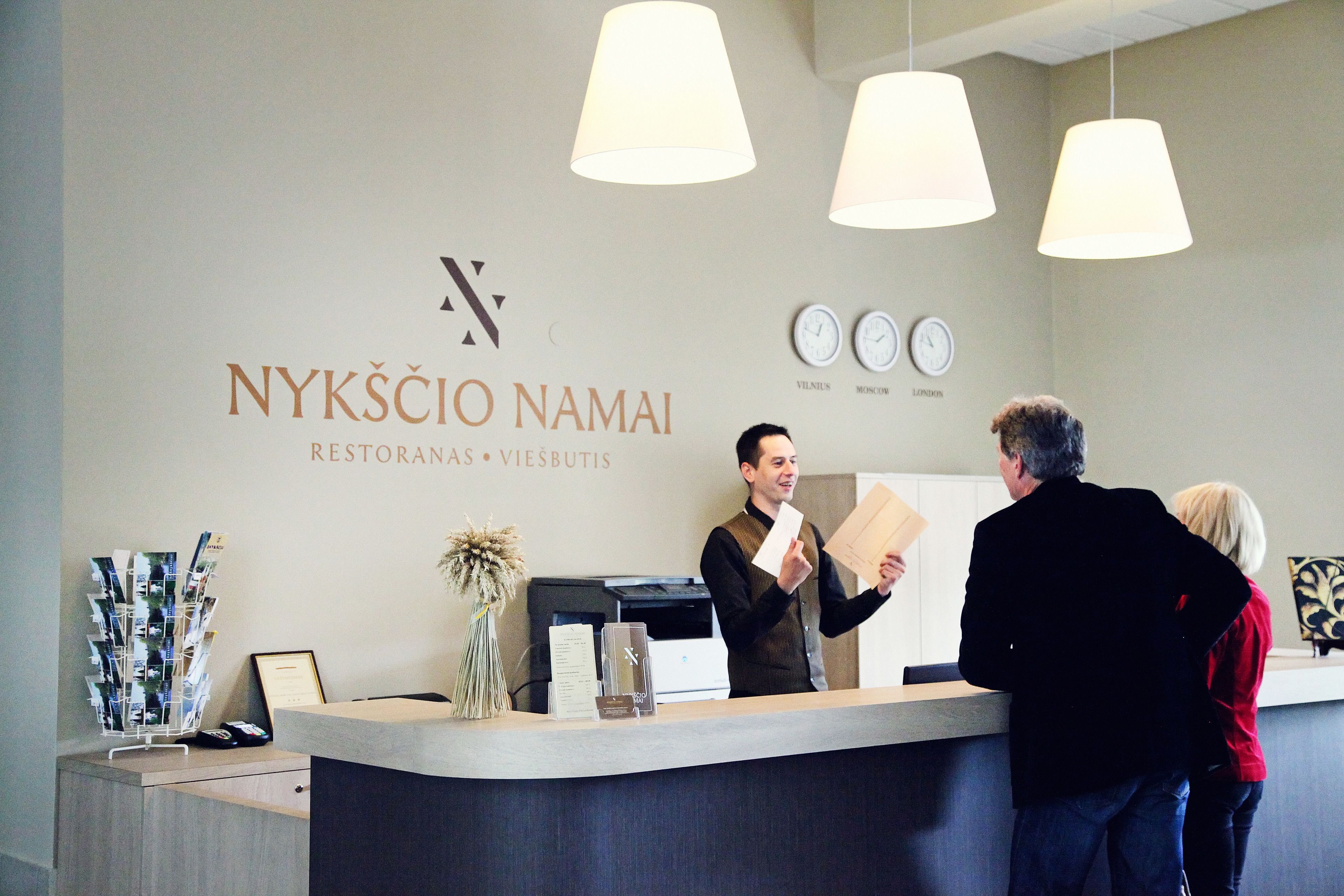 Check-in/check-out kiosk