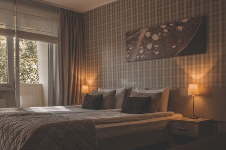 Caja de seguridad en la habitación y escritorio